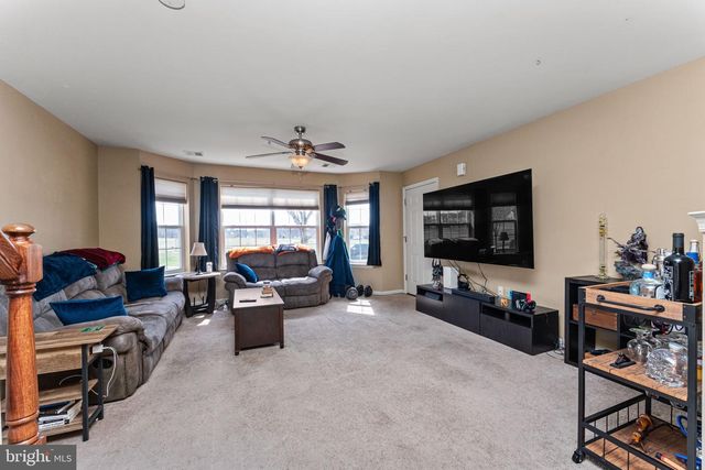 2062 BERKELEY DR, Pennsburg, PA 18073