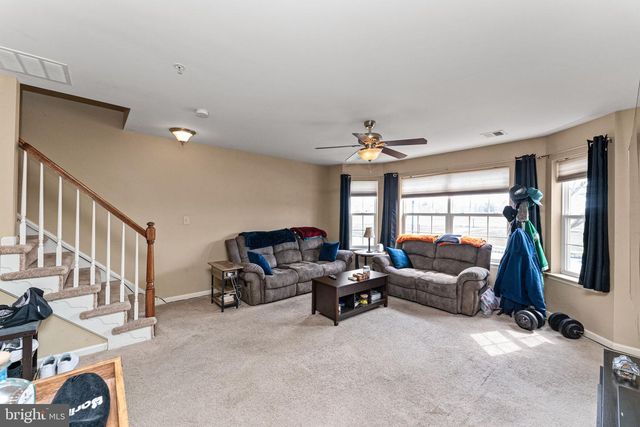 2062 BERKELEY DR, Pennsburg, PA 18073