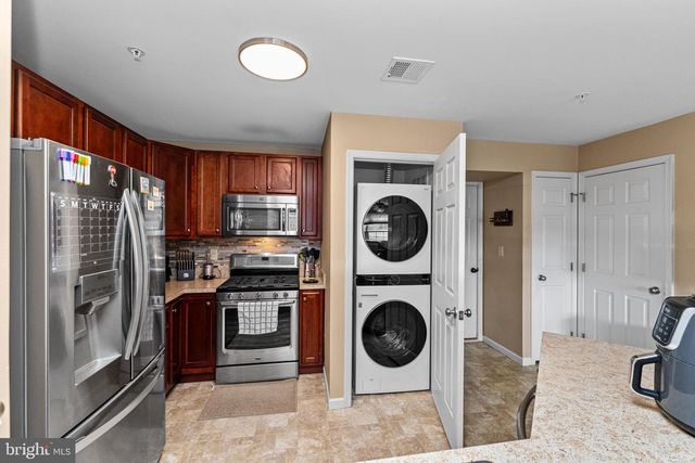 2062 BERKELEY DR, Pennsburg, PA 18073