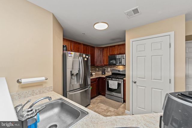 2062 BERKELEY DR, Pennsburg, PA 18073