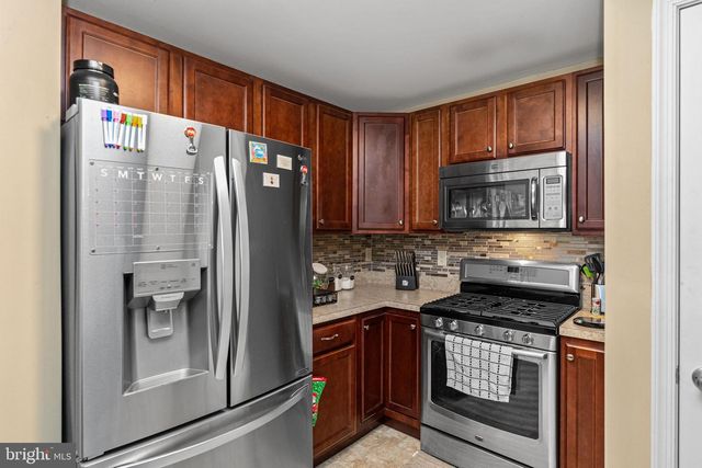 2062 BERKELEY DR, Pennsburg, PA 18073