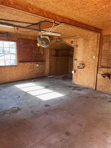 201 N Shore Drive, Russellville, AR 72802