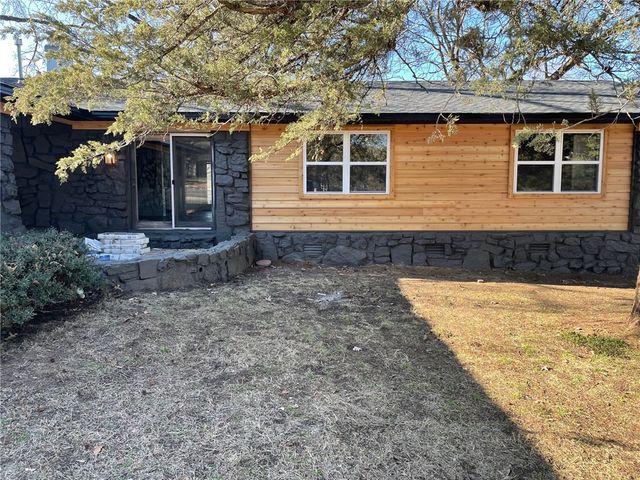 201 N Shore Drive, Russellville, AR 72802