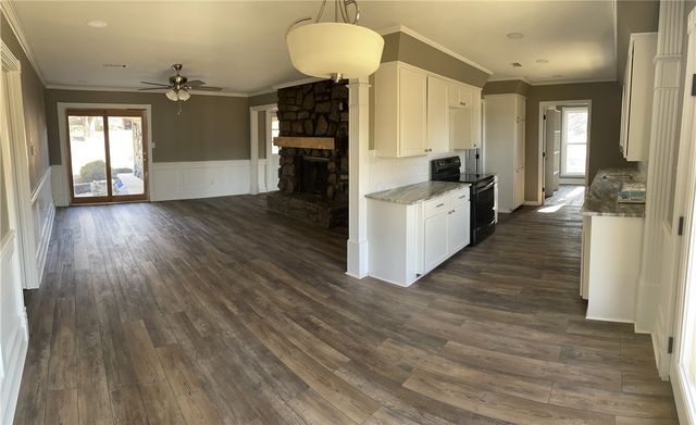 201 N Shore Drive, Russellville, AR 72802