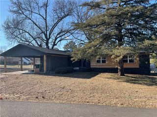 201 N Shore Drive, Russellville, AR 72802