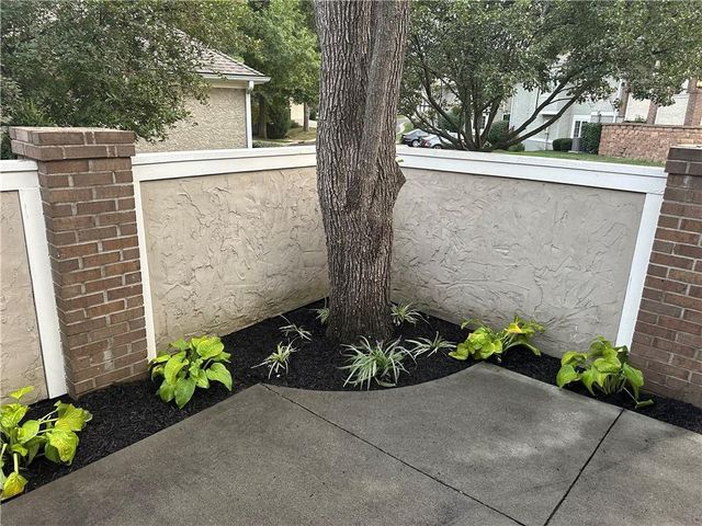 10311 Garnett Street, Overland Park, KS 66214