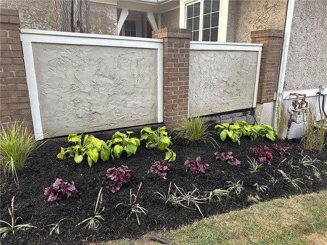 10311 Garnett Street, Overland Park, KS 66214