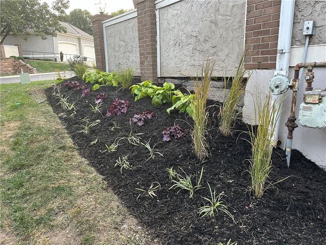 10311 Garnett Street, Overland Park, KS 66214