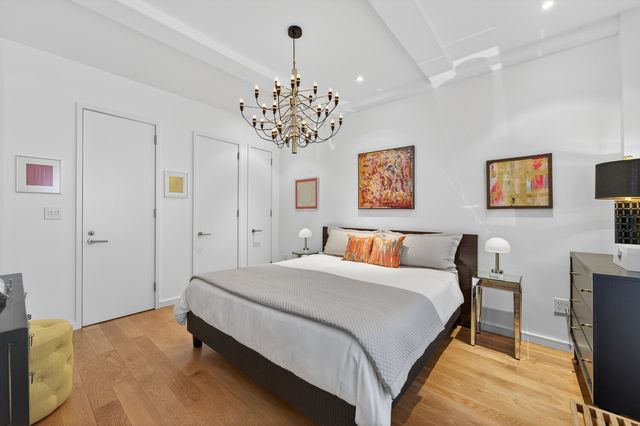 146 E 49th St Apt 9B, New York City, NY 10017