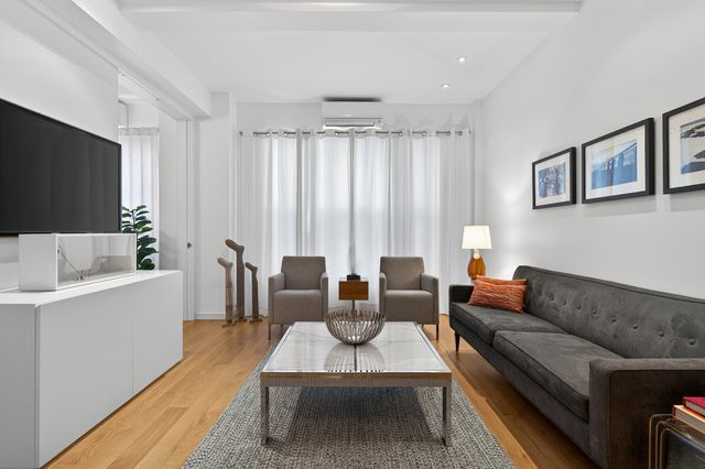 146 E 49th St Apt 9B, New York City, NY 10017