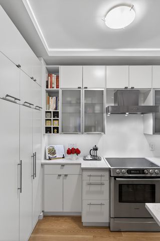 146 E 49th St Apt 9B, New York City, NY 10017