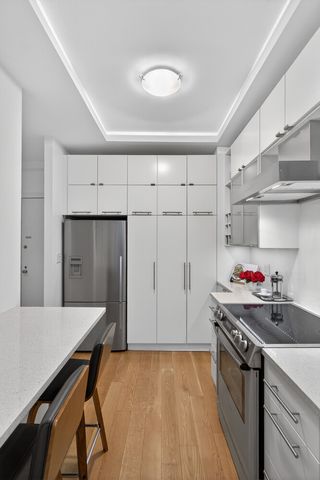 146 E 49th St Apt 9B, New York City, NY 10017