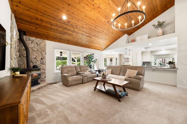 12620 Quail Hollow Dr, Auburn, CA 95603