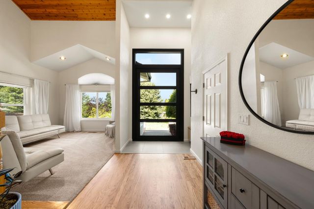 12620 Quail Hollow Dr, Auburn, CA 95603