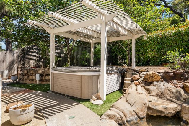 12620 Quail Hollow Dr, Auburn, CA 95603