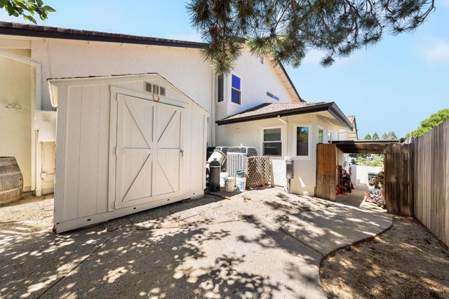 12620 Quail Hollow Dr, Auburn, CA 95603