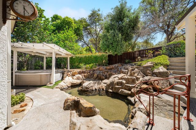 12620 Quail Hollow Dr, Auburn, CA 95603