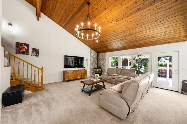 12620 Quail Hollow Dr, Auburn, CA 95603