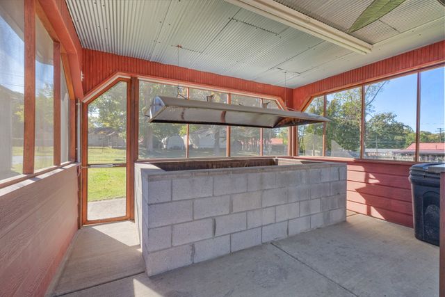 418 Carman Ave, New Johnsonville, TN 37134