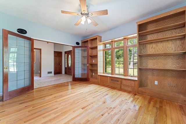 28 Vincent Rd, Mendon, MA 01756