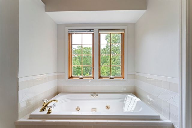 28 Vincent Rd, Mendon, MA 01756