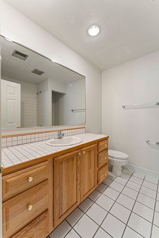 28 Vincent Rd, Mendon, MA 01756