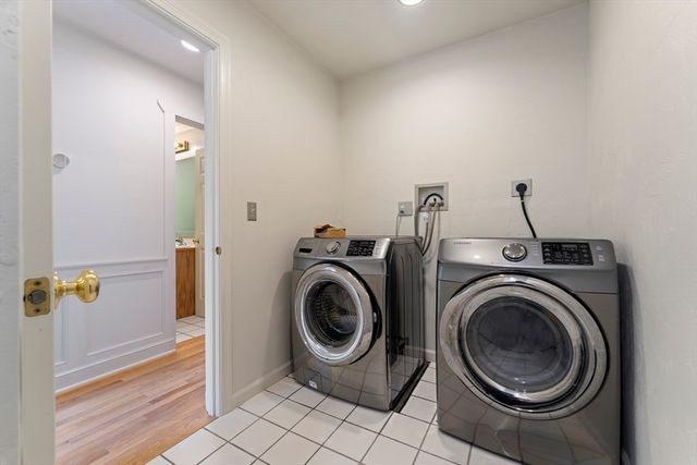 28 Vincent Rd, Mendon, MA 01756