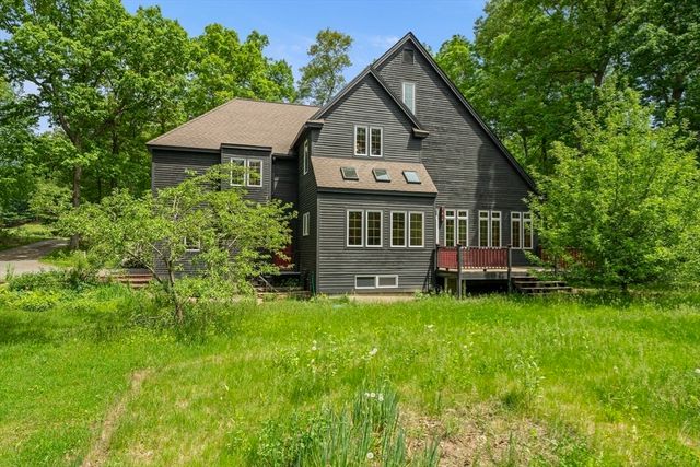 28 Vincent Rd, Mendon, MA 01756