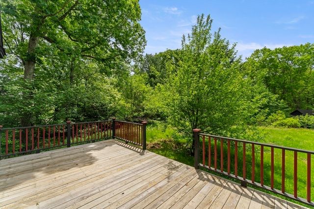 28 Vincent Rd, Mendon, MA 01756