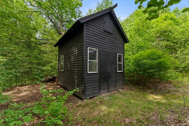 28 Vincent Rd, Mendon, MA 01756