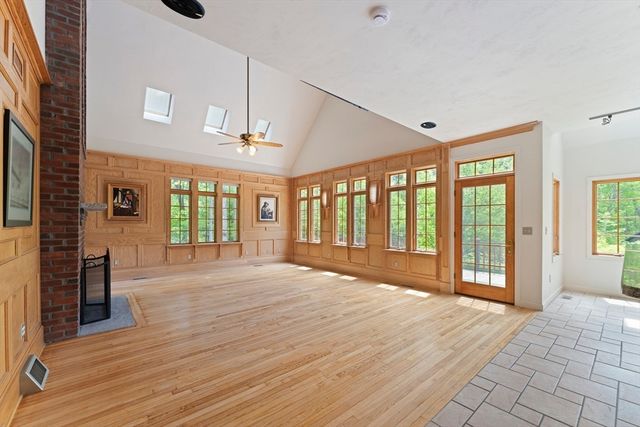 28 Vincent Rd, Mendon, MA 01756