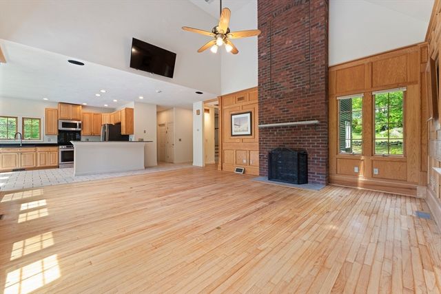 28 Vincent Rd, Mendon, MA 01756