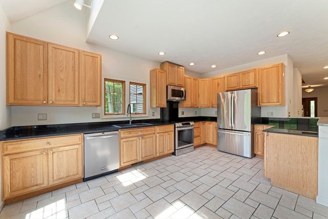 28 Vincent Rd, Mendon, MA 01756