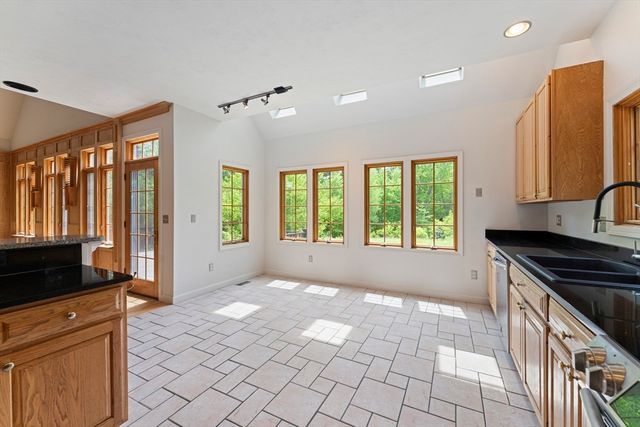 28 Vincent Rd, Mendon, MA 01756