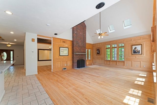 28 Vincent Rd, Mendon, MA 01756