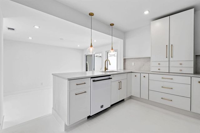 1201 N Ocean Breeze, Lake Worth Beach, FL 33460