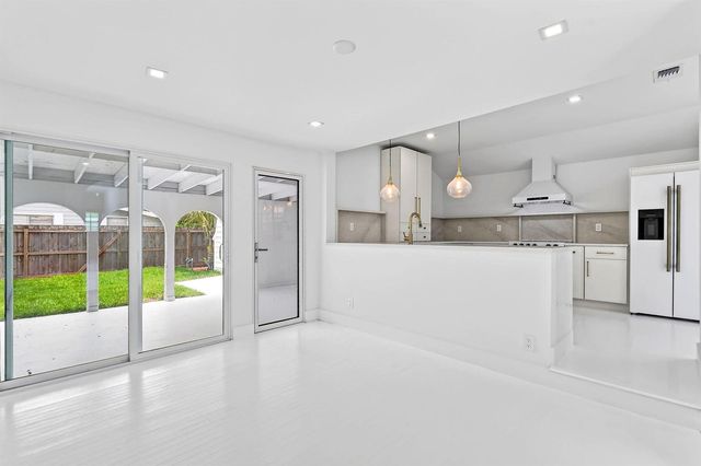 1201 N Ocean Breeze, Lake Worth Beach, FL 33460