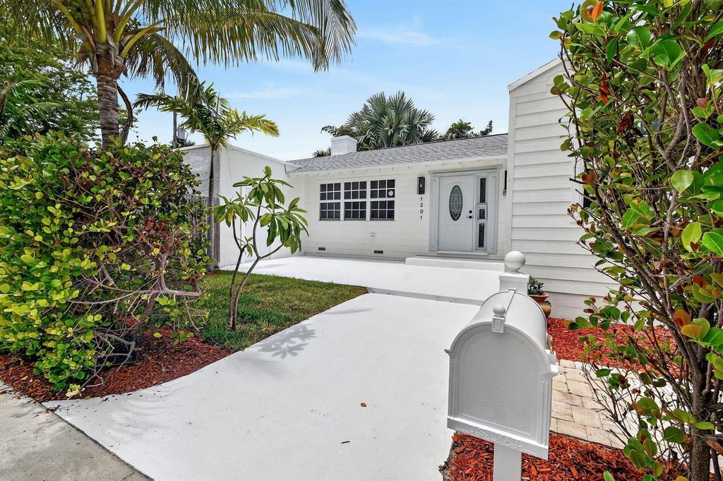 1201 N Ocean Breeze, Lake Worth Beach, FL 33460