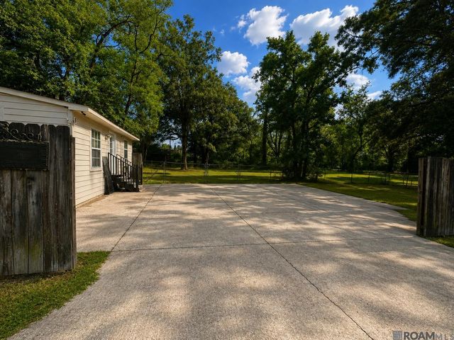 215 N River Rd, Denham Springs, LA 70726