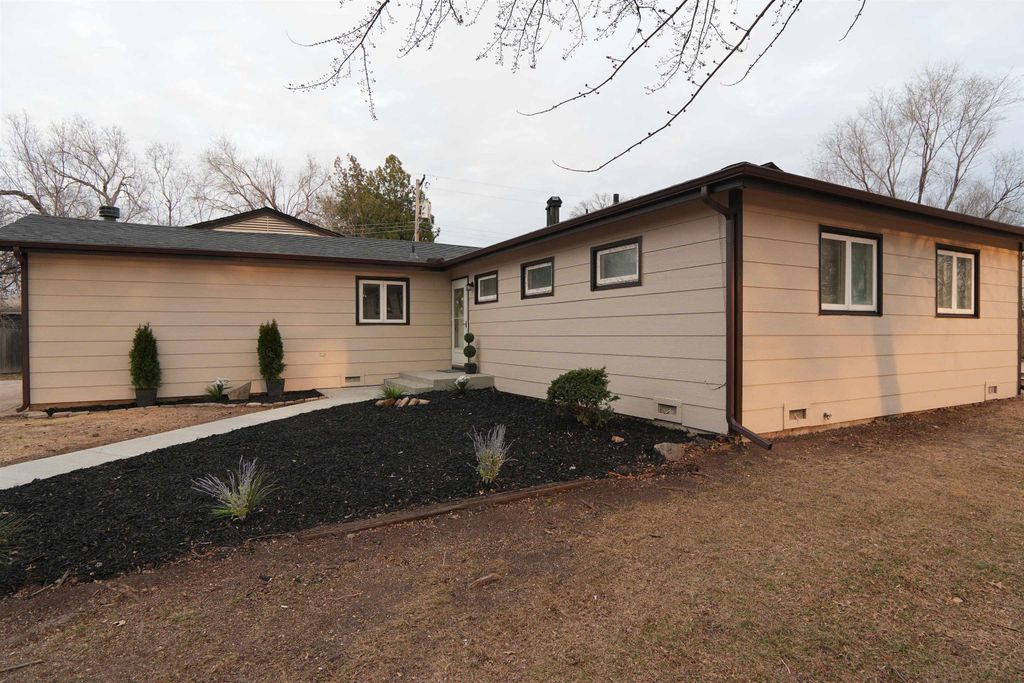 7515 W Hale St, Wichita, KS 67212