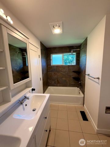 3622 S 268th Street, Kent, WA 98032