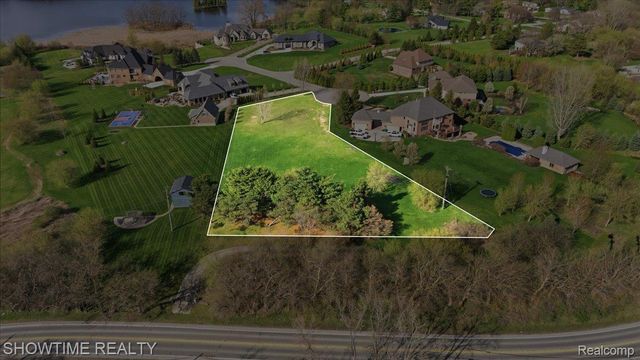 69225 Lake Point Court, Bruce Township, MI 48065