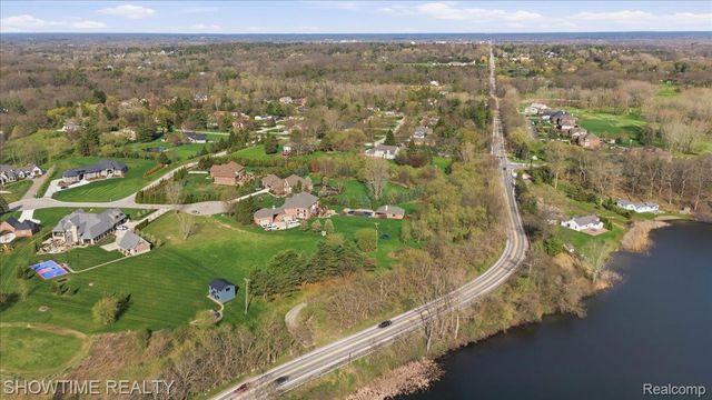 69225 Lake Point Court, Bruce Township, MI 48065