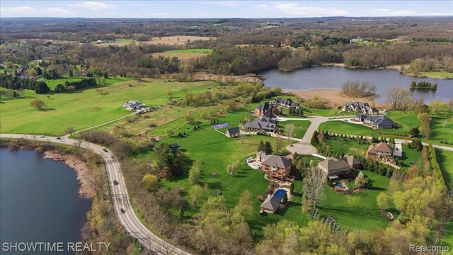 69225 Lake Point Court, Bruce Township, MI 48065