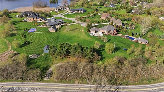 69225 Lake Point Court, Bruce Township, MI 48065