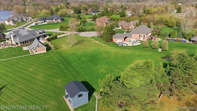 69225 Lake Point Court, Bruce Township, MI 48065