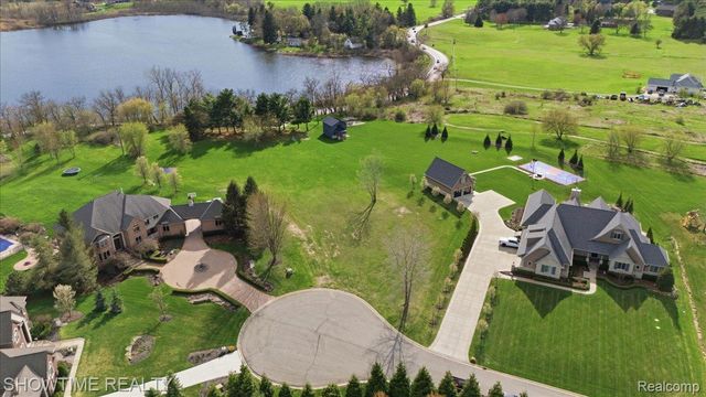 69225 Lake Point Court, Bruce Township, MI 48065