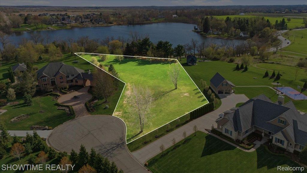 69225 Lake Point Court, Bruce Township, MI 48065