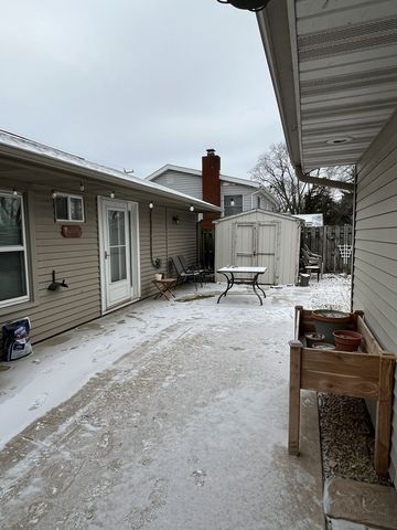 1305 WISCONSIN Street, Le Claire, IA 52753