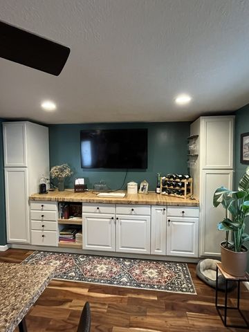 1305 WISCONSIN Street, Le Claire, IA 52753